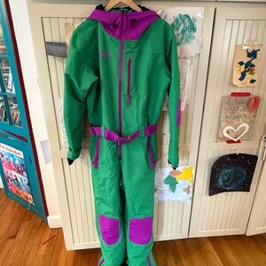 NWT Willyfinder- totally rad ski jumpsuit. Hulk green.